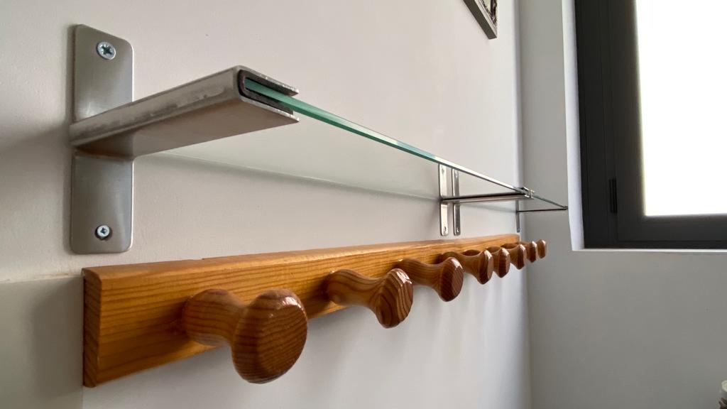 BA&Ntilde;O DETALLE PERCHAS Y ESTANTERIAS