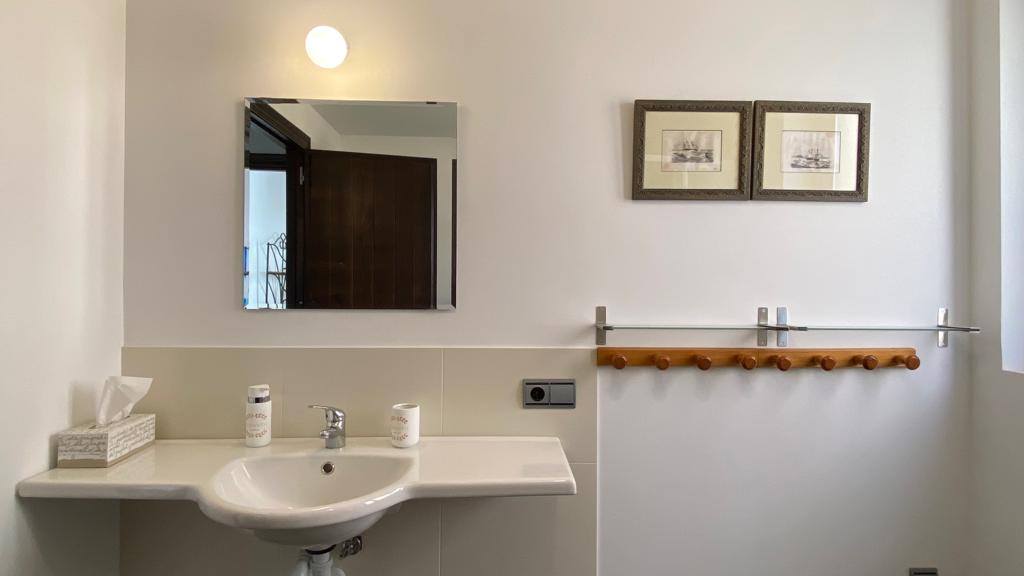 BA&Ntilde;O LAVABO Y PERCHAS