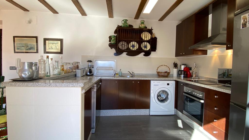 COCINA COMPLETA DESDE VENTANA